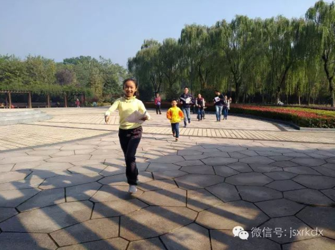 諾貝爾班親子周末在濕地公園舉行的親子定向越野活動